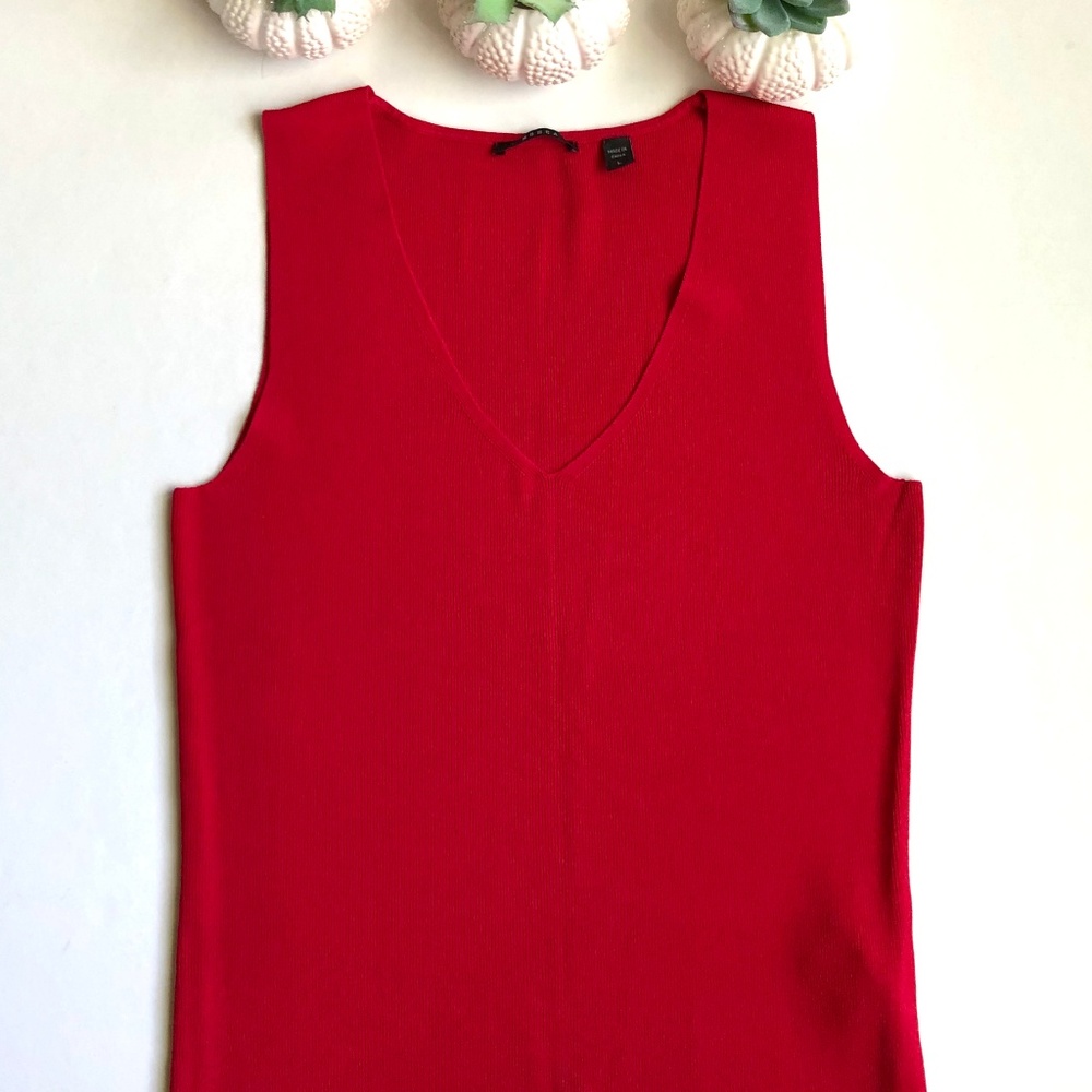 NWOT Mosca Womens V-neck Red Top in size L